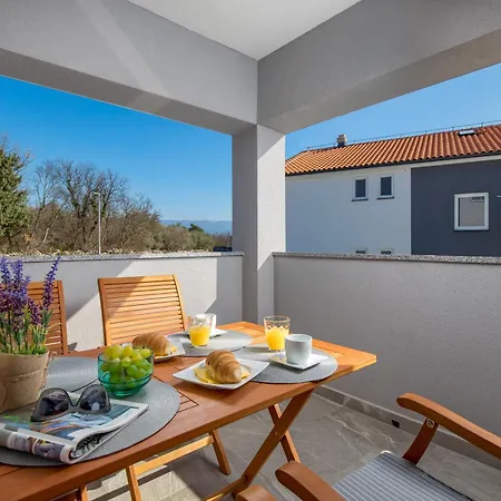 Meri With Garden Apartman *