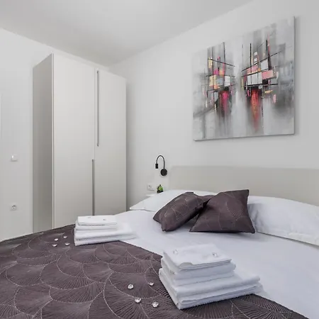 Meri With Garden Apartman