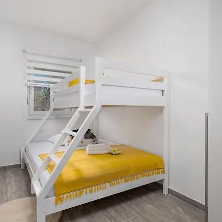 Meri With Garden Apartman *