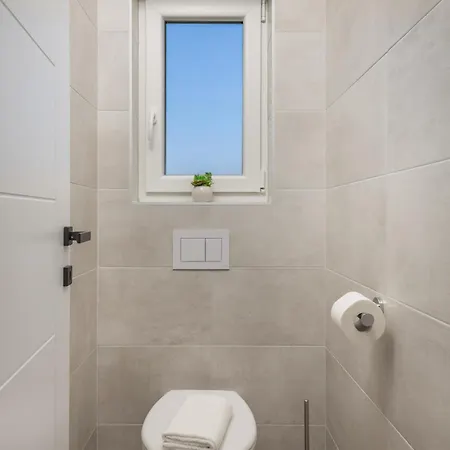 Meri With Garden Cizici