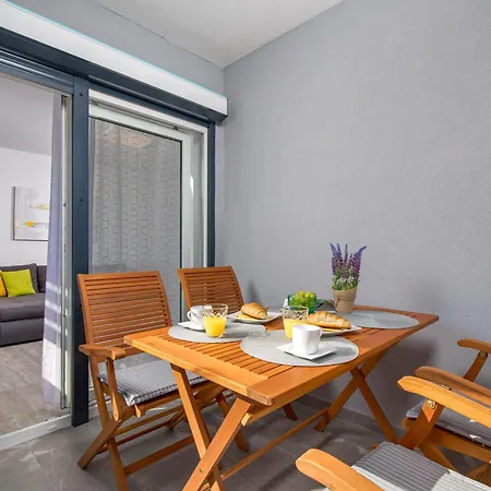 Apartman Meri With Garden