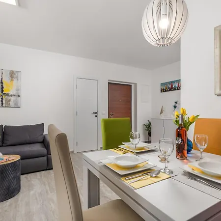 Meri With Garden Apartman *