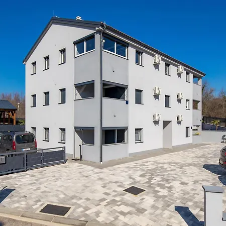 Meri With Garden * Cizici