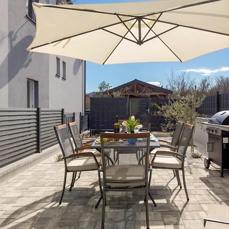 Meri With Garden Apartman Cizici