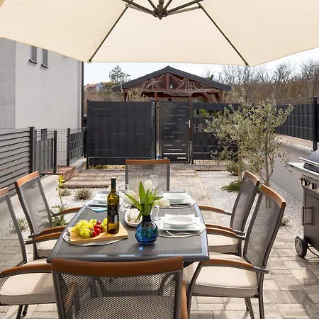 Apartman Meri With Garden *