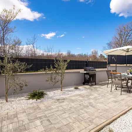 Meri With Garden * Cizici