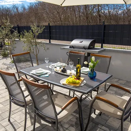 Meri With Garden Cizici