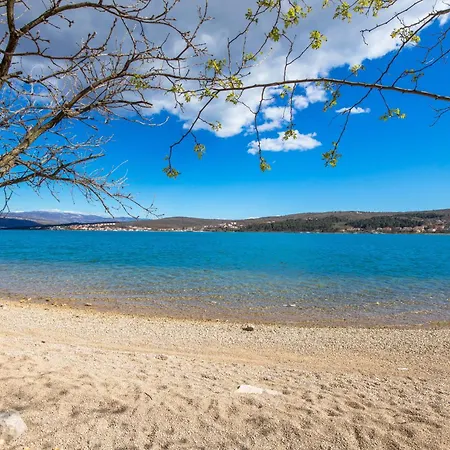 Apartman Meri With Garden Cizici