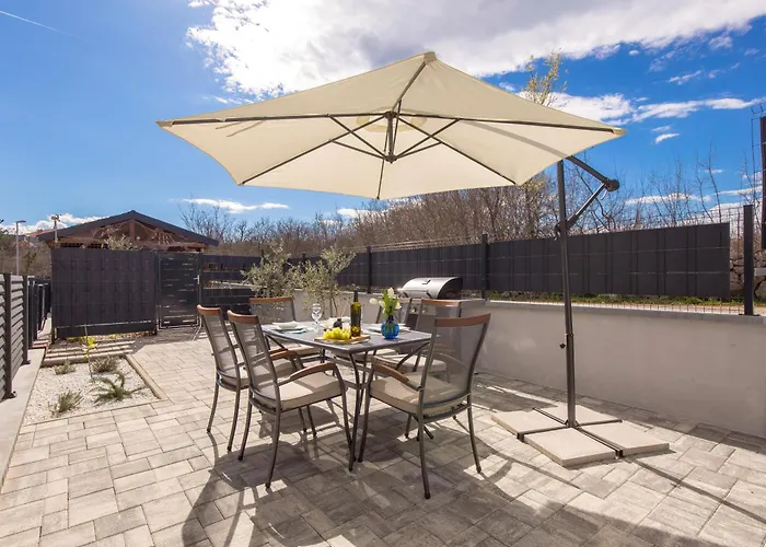 Meri With Garden Appartement Čižići