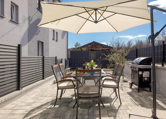 Meri With Garden Appartement Čižići