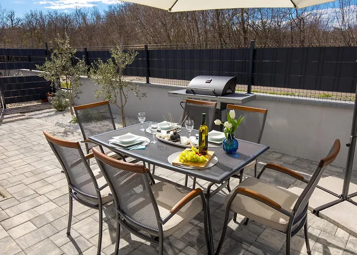 Meri With Garden Čižići